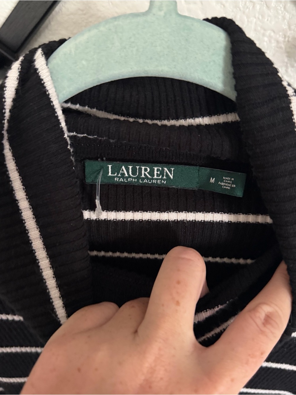Lauren Ralph Lauren Women’s Medium Black White Stripe Ribbed Turtleneck Sweater - Picture 3 of 4
